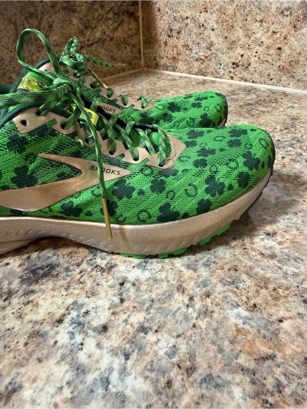 Brooks Launch 6 Run Lucky Green Gold Shamrock Shoes Womens Size US 7 Clover - Picture 7 of 11